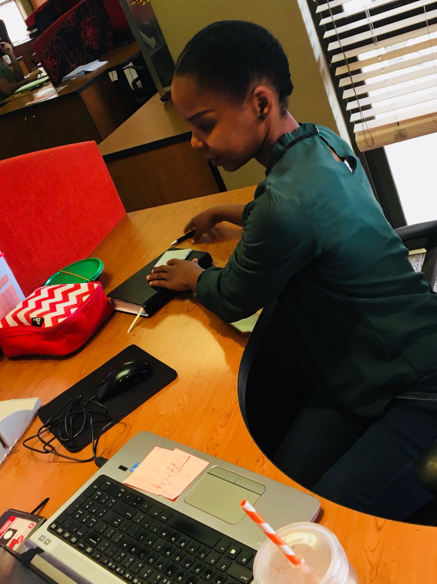 BYOBossLady's tweet photo. Mondaying #BossLady style #naturalista #BoosttoBest https://t.co/ubKDyysC90
