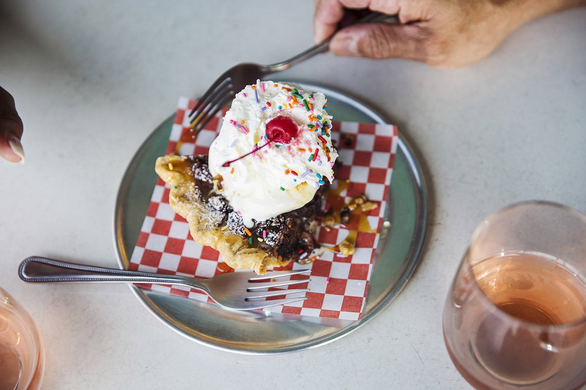 jonathanbender's tweet photo. The latest #ThreeStopHop w/ @VisitKC is here. @DowntownOP, @BrewLabKC, &amp; @theuppercrustKC. Get your itinerary here: https://t.co/6iBGopxBFF https://t.co/8cOjxg41aO