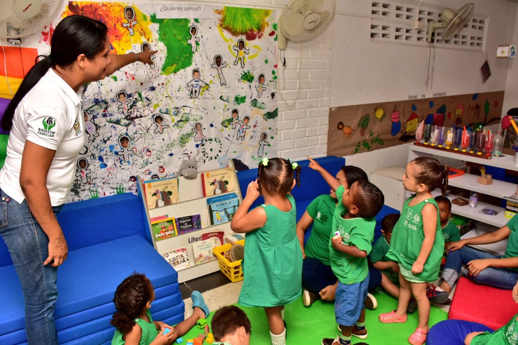 AlejandroChar's tweet photo. El trabajo en equipo por la #PrimeraInfancia es ejemplo a nivel mundial. El CDI San Luis, nominado por @el_BID al premio #AlasBID2017. https://t.co/LgdPrwkdfG