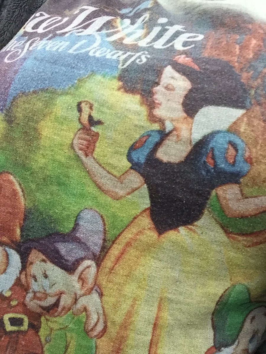 AmandaSW87's tweet photo. ‘Cause wearing Snow White when you’re a grown ass 29 year old woman isn’t an issue. Ever. #happymondayNOT https://t.co/UtromVCgM3