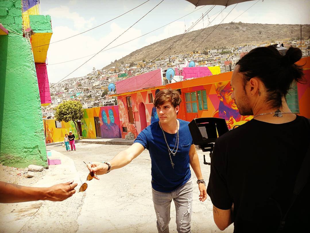 DVICIORebeldes's tweet photo. @calibro9film :,,sul set del videoclip @BABYKMUSIC feat. @dvicioficial #babyk #dvicio #ballare #con_te #love #platinum '' @dvicio_andres https://t.co/QcukAOoPsH