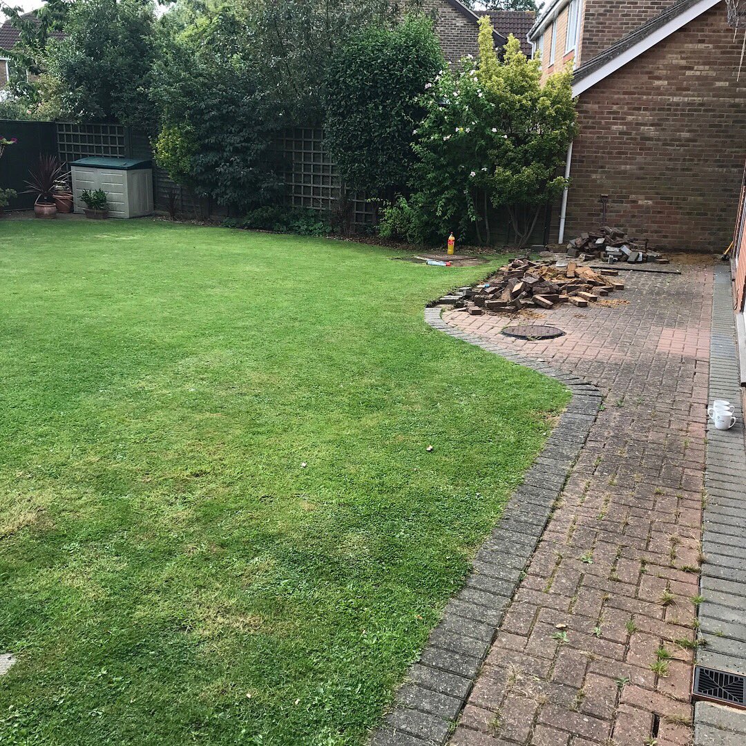 b0xerbuilding's tweet photo. Recent patio and path in Galleywood using Rippon Sawn Sandstone. 
.
#landscaper #essexlandscaper #patio https://t.co/gd3Ch7YPSl