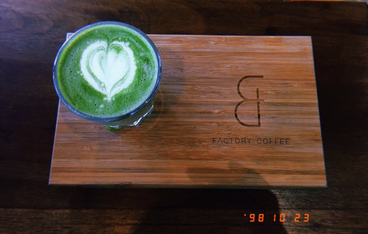 nazzjell's tweet photo. #FactoryBKK ร้านกาแฟตรงพญาไท กา���ัญตีด้วยรางวัลของบาริสต้า แต่เมนูโปรดเราคือChocolate Yenคือนุ่มละมุนลิ้นมากจริงๆ รัก💙 #อร่อยไปแดก #ร้านกาแฟ https://t.co/dHOd7rFx2T