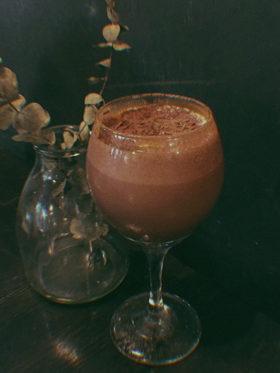 nazzjell's tweet photo. #FactoryBKK ร้านกาแฟตรงพญาไท กา���ัญตีด้วยรางวัลของบาริสต้า แต่เมนูโปรดเราคือChocolate Yenคือนุ่มละมุนลิ้นมากจริงๆ รัก💙 #อร่อยไปแดก #ร้านกาแฟ https://t.co/dHOd7rFx2T