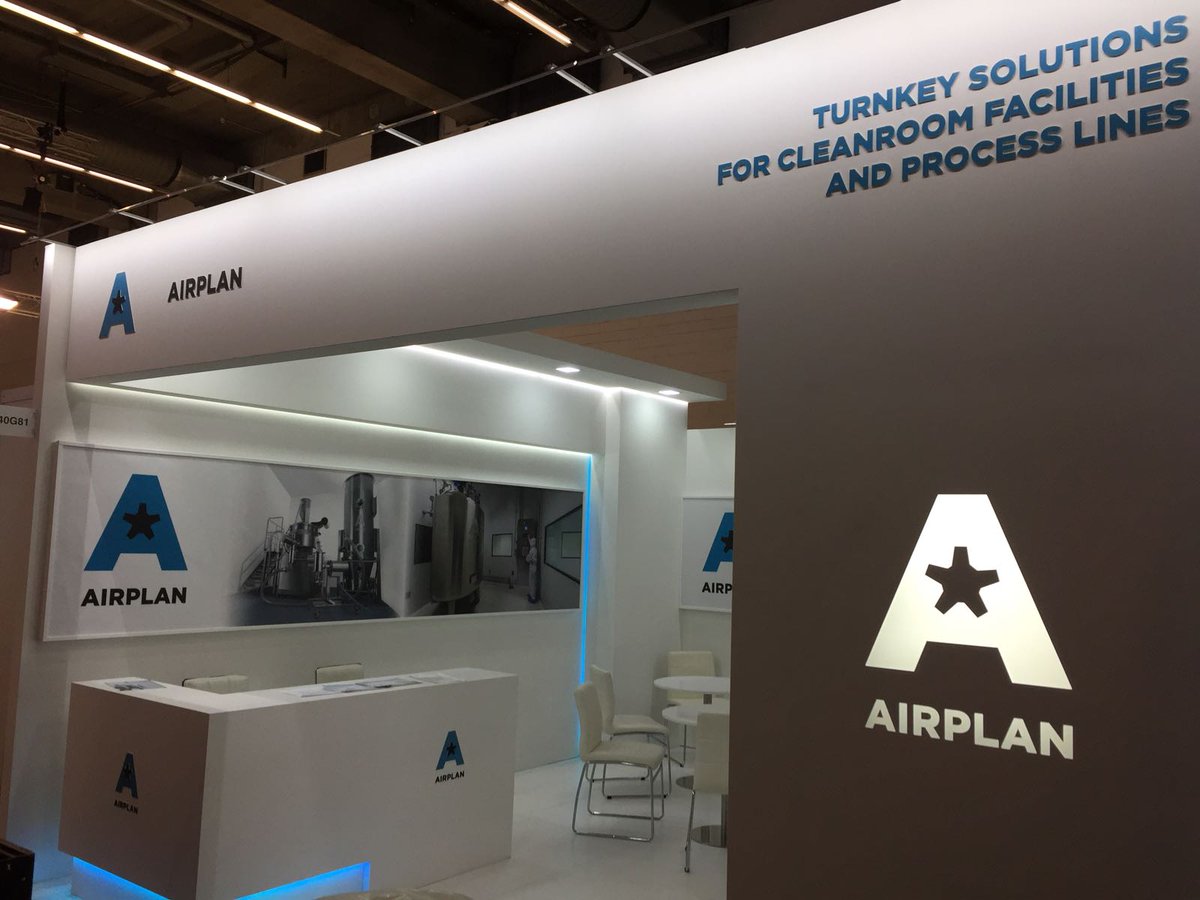 AIRPLAN_GROUP's tweet photo. Últimos preparativos de nuestro stand para la @CPhIWW https://t.co/Tt122RloRh