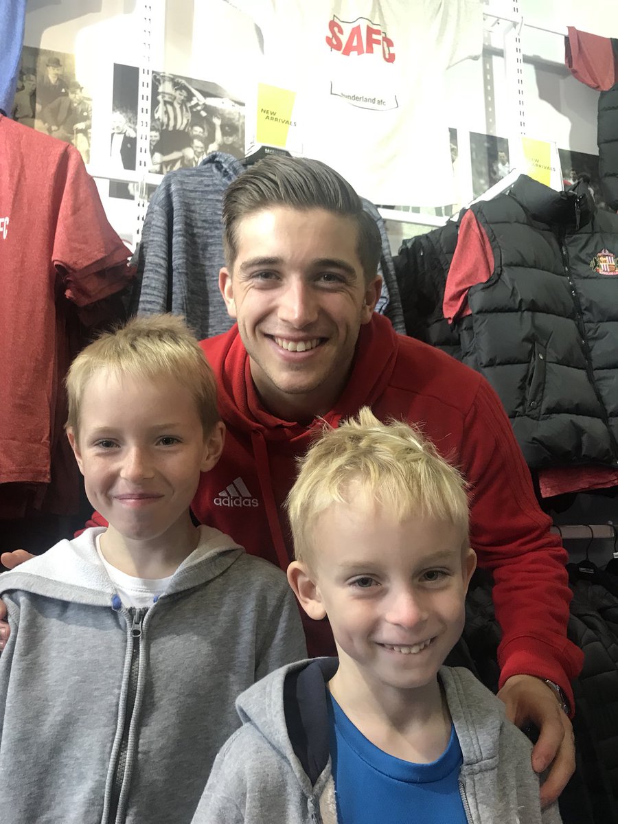mickys99's tweet photo. Thanks for the picture with my boys @lyndengooch46 @SunderlandAFC #SAFCFanFest https://t.co/th0OwHZ2Hs