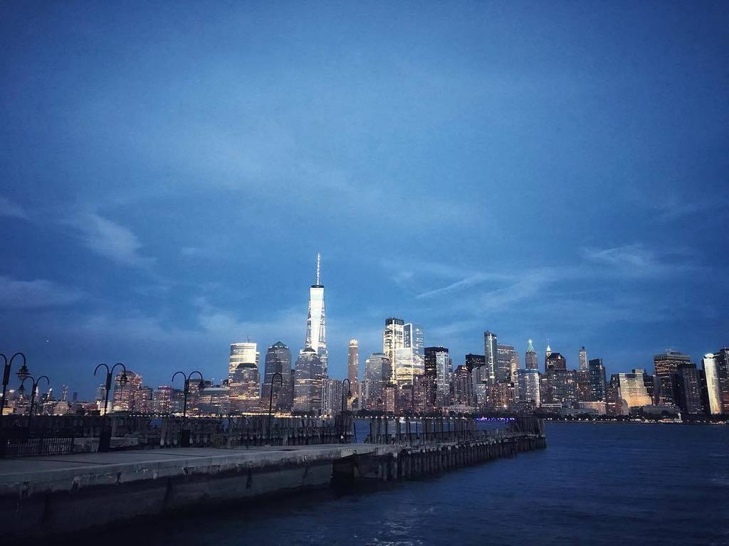 gAmUssA's tweet photo. #onetradecenter at night 🌃 🇺🇸 https://t.co/KBZrcsSMPz https://t.co/Z9YEUb9iEZ