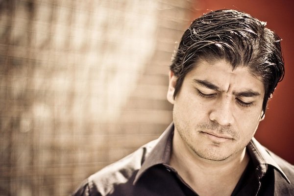 Hace 5 años, Warren Ulloa entrevistó a Carlos Alvarado, no como candidato presidencial sino como autor literario
89decibeles.com/articulos/entr…