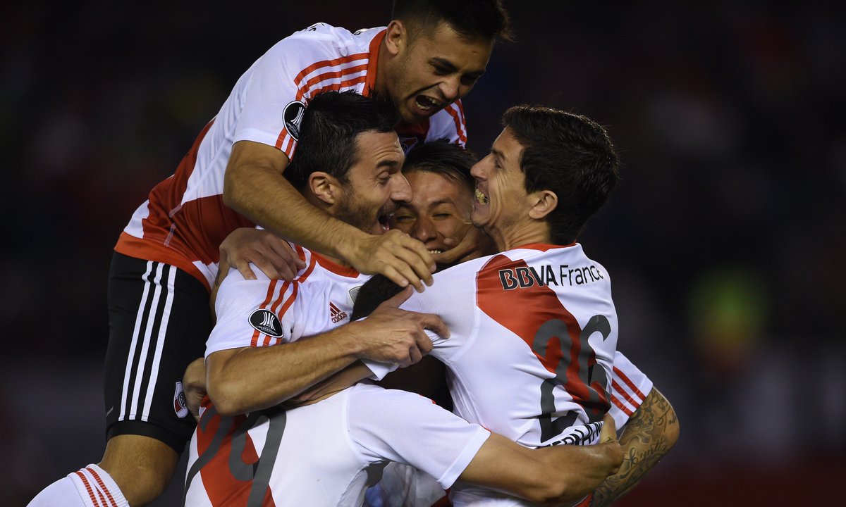 RiverPlate's tweet photo. ¡Vamos por otra noche inolvidable de Copa! 💫🏆

⚽️ #River vs. Lanús
🗓️ Martes 24/10
⌚️ 19.15 h
🏟️ Estadio Monumental
📺@FOXSportsArg https://t.co/x9IBbLrRCZ