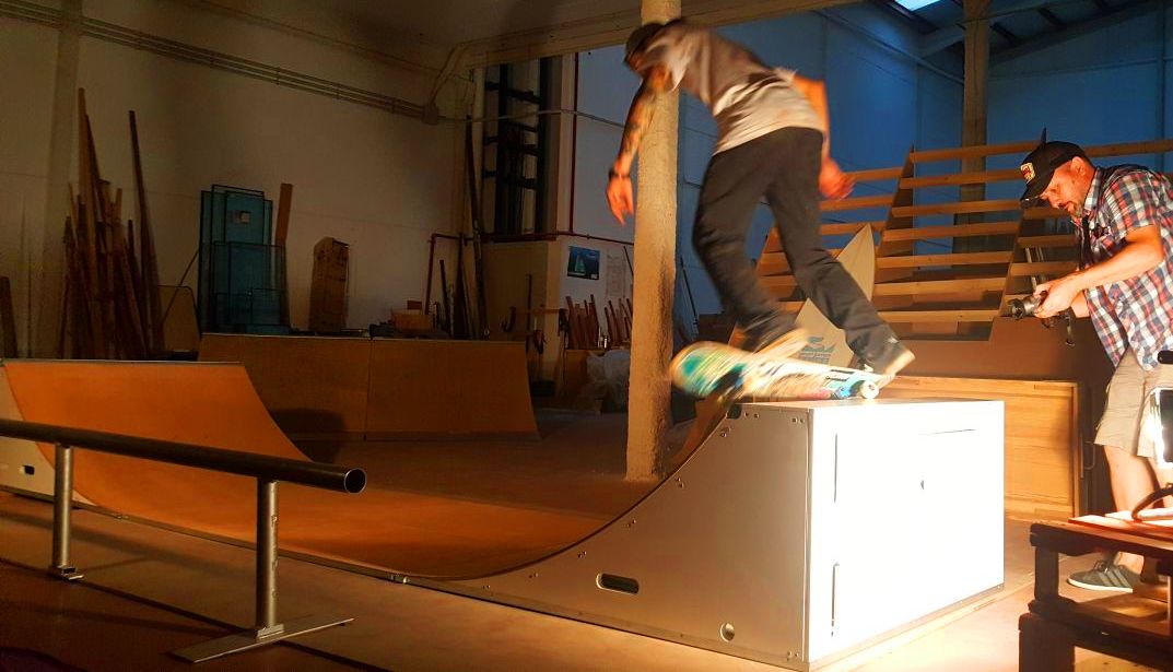 PearlJumpsRAMPS's tweet photo. Our new project,
#BarrampA a mini ramp
and a mini bar too
Thanks @redbullESP #FF
for believing in
Pearl Jumps RAMPS!
https://t.co/MU4QXTRiUE