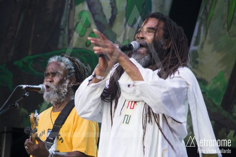 MetronomePhoto's tweet photo. Crónica 2a parte del 1er día del @sunsplash_es. Relatamos concierto @Twinklebrothers 
https://t.co/TjbglSDBYg
#twinklebrothers #rototom2017 https://t.co/LVo0uk8Clo