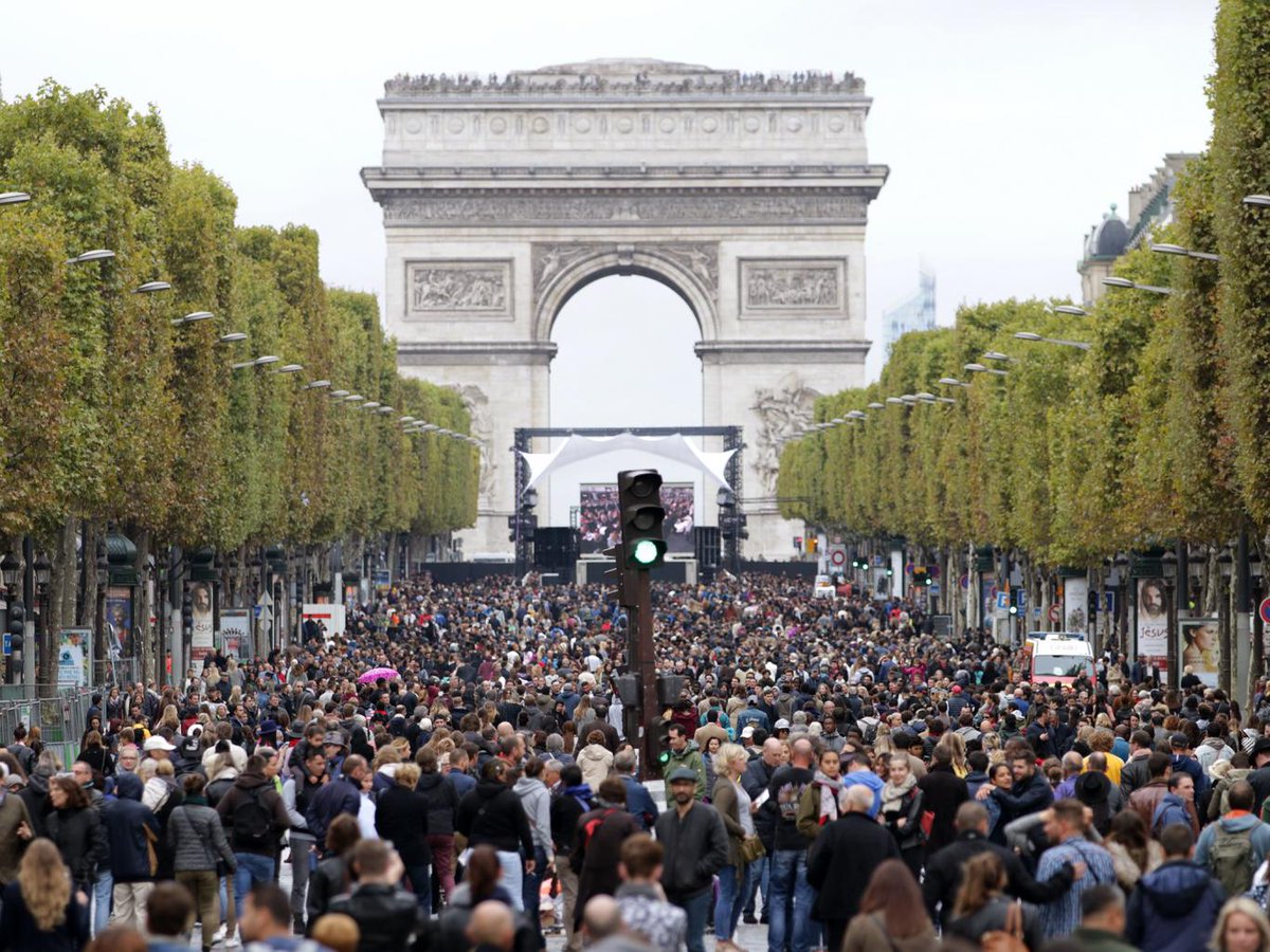 stianrobberstad's tweet photo. Paris bans cars for a day in bid to tackle pollution https://t.co/cbqJwzx9sU https://t.co/g6AbRg6RMR
