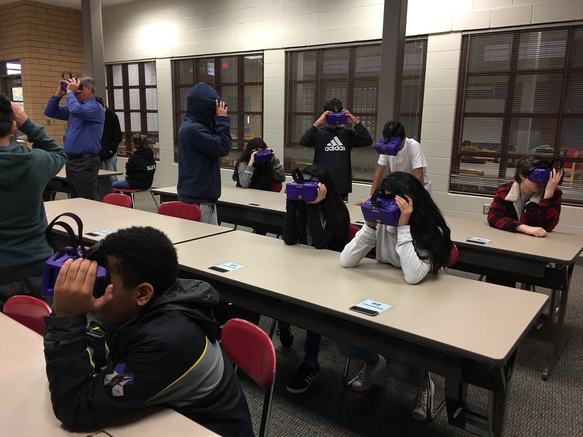 Flamesbooklady's tweet photo. 8th grade @JJLFlames are on a VR tour of clouds #Flametastic https://t.co/TTBz5aJsHw