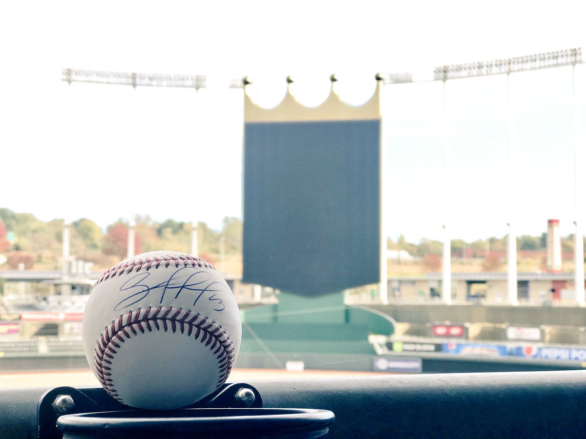 🚨 Contest alert 🚨 

RT this for your chance to win this <a href="/SalvadorPerez15/">Salvador Perez</a> autographed baseball!