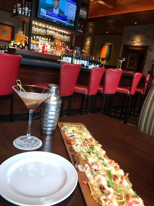 OfficialLadyS's tweet photo. #HawaiianPineappleCosmo #LobsterFlatbread #Seasons52 #Lunchin https://t.co/xtmY7Q9CLm