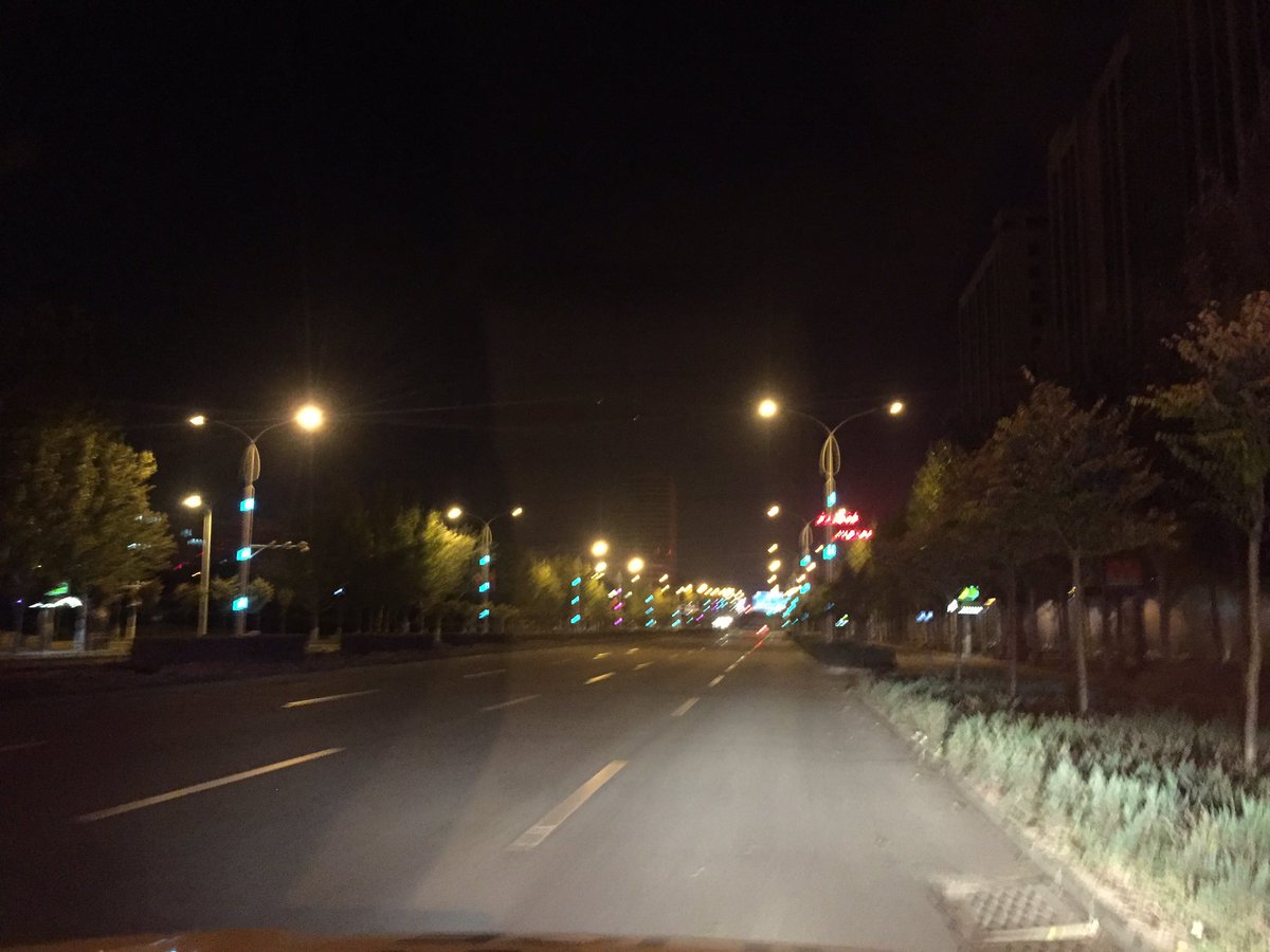 ORDOSquestioner's tweet photo. All night along the street，SAD https://t.co/DgGZ8oaFCe
