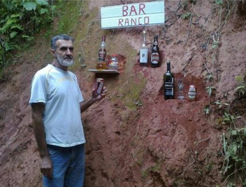 Ya vengo voy un rato al barranco 
-
-