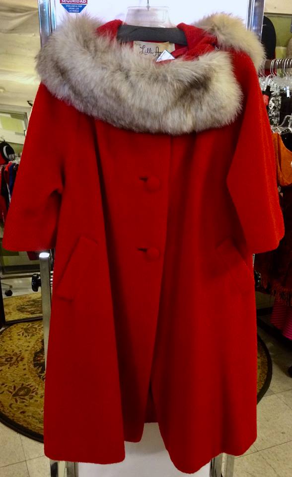 TwoBigBlondes's tweet photo. Gorgeous red #Liliann #vintagecoat, perfect for holidays make an entrance this #winter Approx size 18 #twobigblondes #plussize #plussizedesigner #seattle #pnw #vintage #consignment #fall #seattleconsignment #shoplocal #shopseattle #shopsmall #plussizestyle #coats #plussizecoat https://t.co/LzuSfyAvYp
