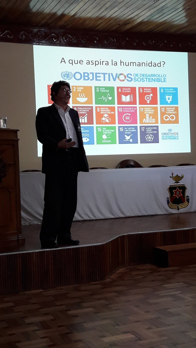 Eaen15's tweet photo. El Ing. Iván Zambrana Flores, Director Ejecutivo de la Agencia Boliviana Espacial, expone sobre la Comunicación Satelital a la promoción LX. https://t.co/eOjSvSqXqm