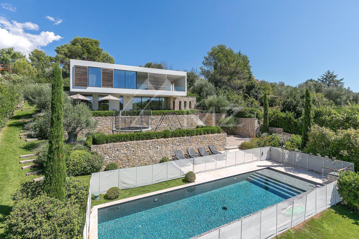 Michael_Zingraf's tweet photo. #Sale #FrenchRiviera #CannesBackcountry #ContemporaryProperty #LandscapedGarden #LuxuryRealEstate 
Full story here : https://t.co/t6DYJvWS3k https://t.co/GRbuRHbpfS