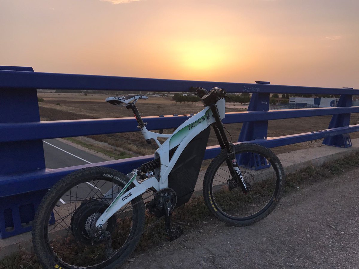 TritiumBike's tweet photo. ... un duro fin de semana... Tritium® Bike One, preparada para la siguiente ruta 💪💪!!! @LaRiojaBikeRace @telmabike @UltimateBikesBM https://t.co/nyf3IJb6ZA
