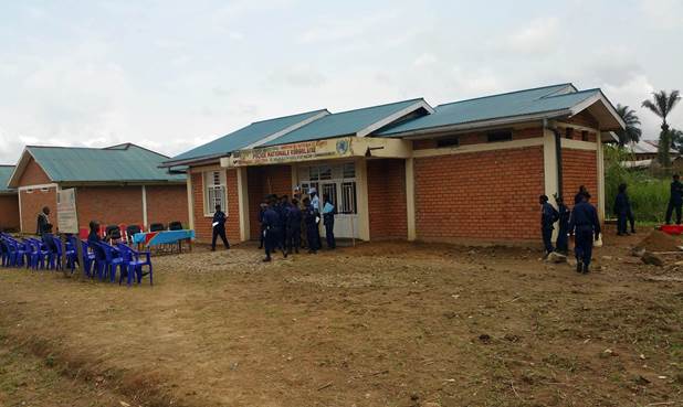 MONUSCO's tweet photo. #RDC #Walikale: Un nouveau bâtiment pour la Police Nationale Congolaise, don de la #MONUSCO https://t.co/hVyb9mwjRR #UNPOL https://t.co/aT7Kt0bqOd