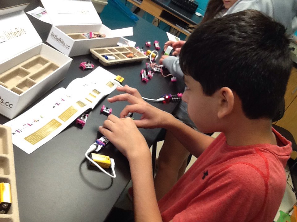 212_Academy's tweet photo. Preparing for Makerfaire! Come join us Nov 11 at Barnes and Noble from 10-2:00! #makerfaire #techjunky #WCPSLeads https://t.co/Xh1ZW7SrUt