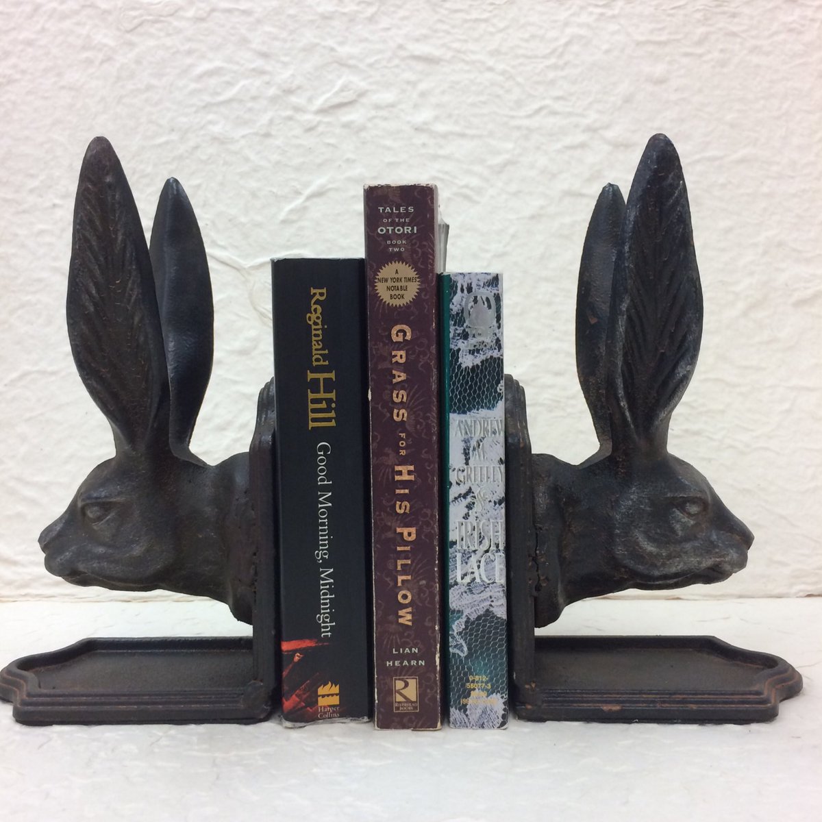 ChicoPaperCo's tweet photo. Hoppy Monday! 🐰 
#bookends #books #monday #rabbits https://t.co/Ma23r8q0MI