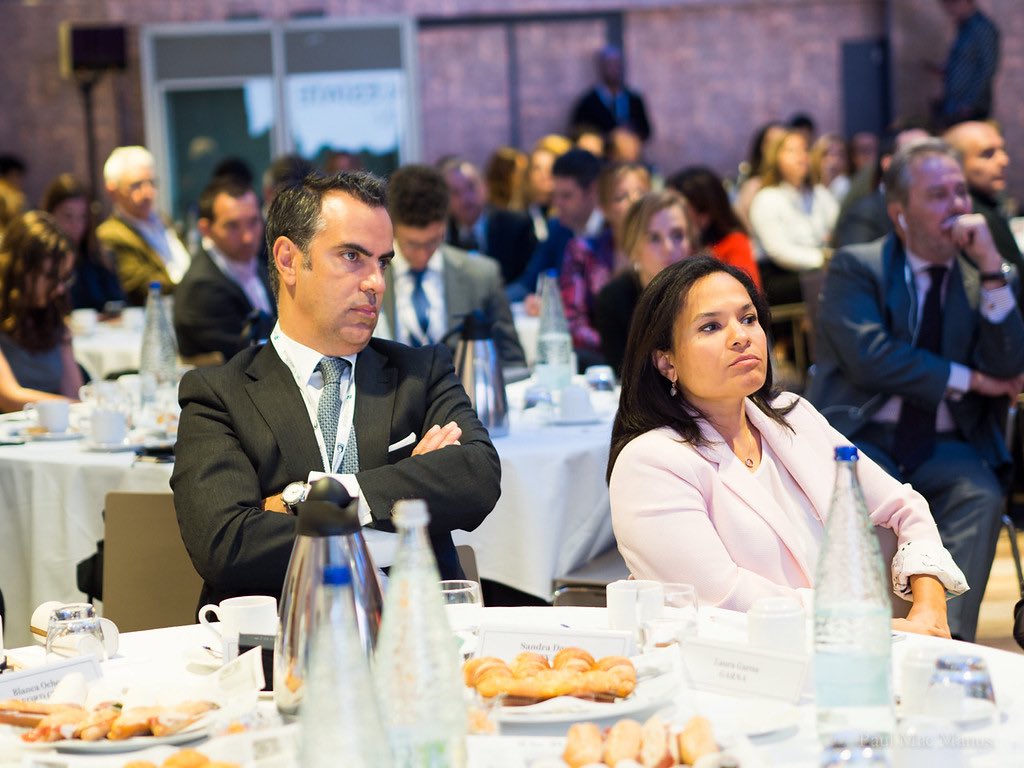 sandradaza_ds's tweet photo. Jaime, @JaimePascual71 menuda cara de concentración teníamos eh? ;) no era para menos! Fue un panel de primera #PropTech #Wires #bmp17 https://t.co/ftXEshMwOr