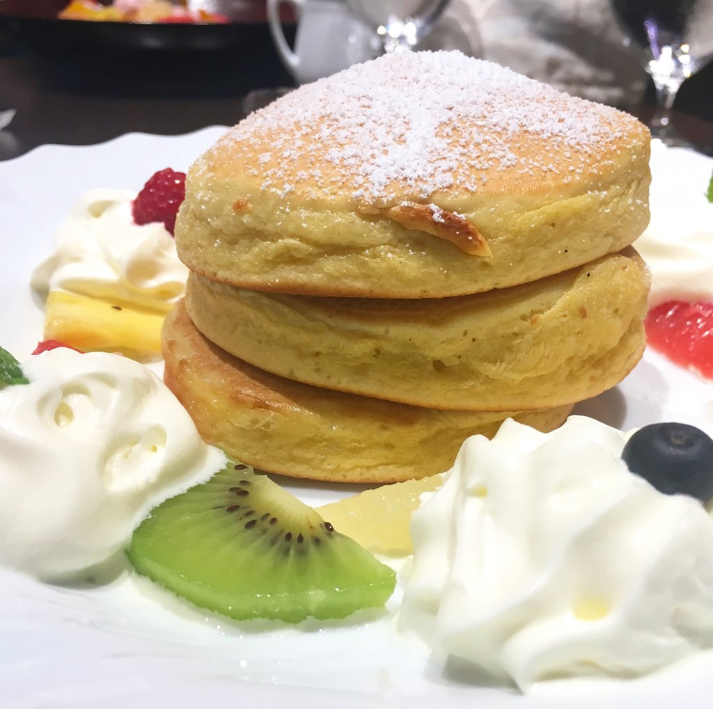 バンド界のパンケーキ王子bot ダマンリュミエール 阪急うめだ本店 梅田 阪急百貨店 6fにある 老舗紅茶店とフレンチがコラボしたティーサロン スイーツもフルーツをふんだんに使った華やかなパンケーキ フレンチトースト パフェなど揃ってます バンド界のパンケーキ王子bot ダマンリュミエール 阪急うめだ本店 梅田 阪急百貨店 6fにある 老舗紅茶店とフレンチがコラボしたティーサロン スイーツもフルーツをふんだんに使った華やかなパンケーキ フレンチトースト パフェなど揃ってます
