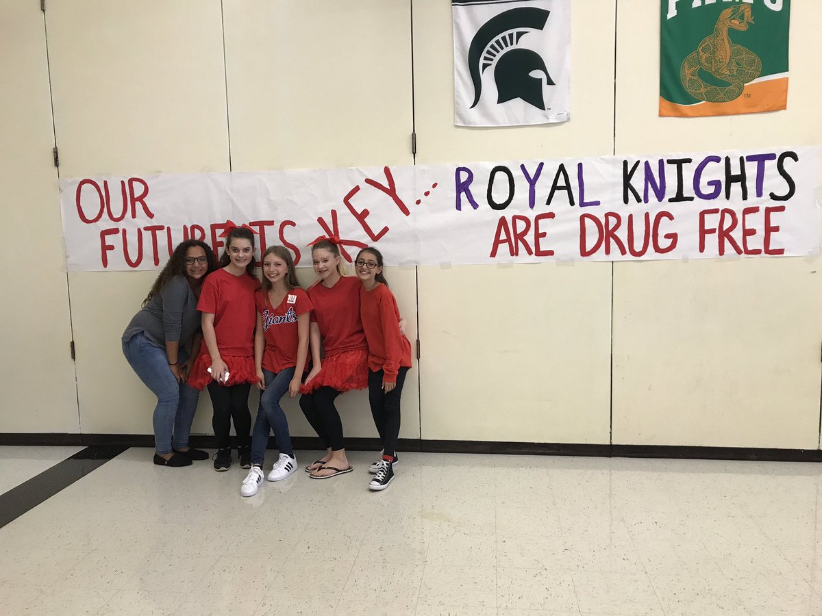 RRMSRoyalKnight's tweet photo. Our 7th Graders pledge to be drug free! #rallyinred https://t.co/T42ApU03oc
