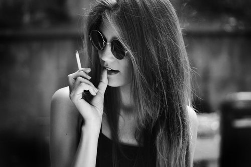 archistar1's tweet photo. #TodayInTheStudio
#fumadores
...girl, cigarette, and black and white image. https://t.co/xkUBH0SnVy