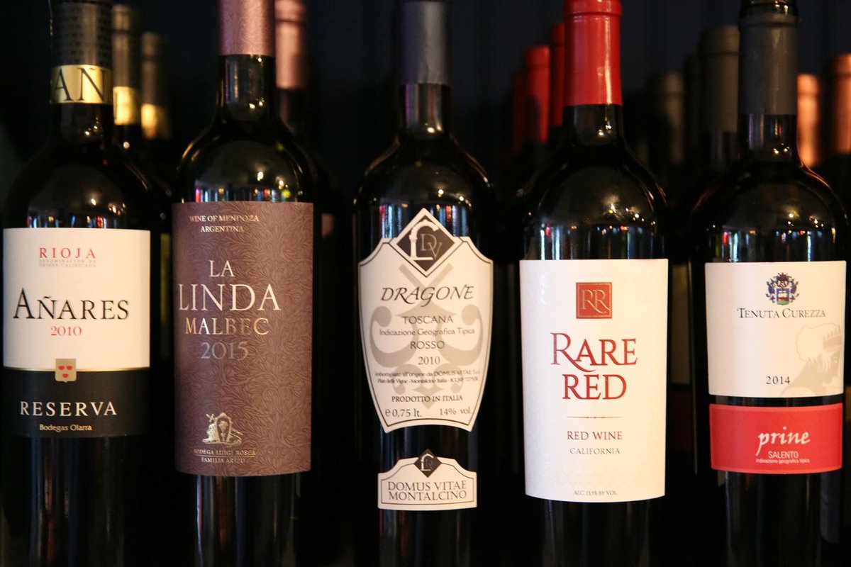 libtavernpowell's tweet photo. Stop in and cure those Monday blues with HALF PRICE wine bottles (21 and over) and kids eat FREE (12 and under) https://t.co/NCwZn6lVCL