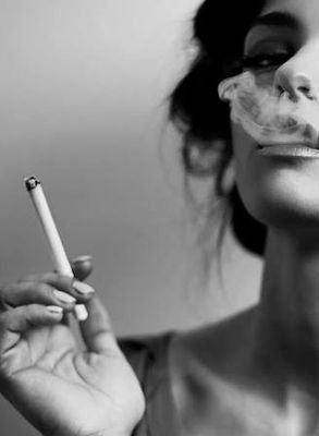 archistar1's tweet photo. #TodayInTheStudio
#fumadores
...girl, cigarette, and black and white image. https://t.co/z0Q4PBhOTD