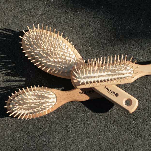 CliniqueCheveux's tweet photo. Gebruik ons gamma #borstels en #kammen om uw haar op te maken zonder uw hoofdhuid te beschadigen! https://t.co/mCQmDYXmGg https://t.co/aUfnSyWwao