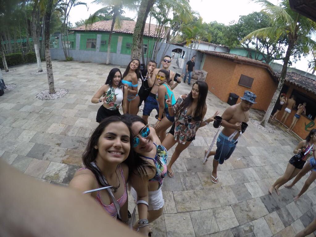 gabipatriniere's tweet photo. Acaba não meu terceirão!! #kalangamos #tocaaquela #rio2zada #euqueroformaturatodoano 🍻💥 https://t.co/W4pZ3GM7kU