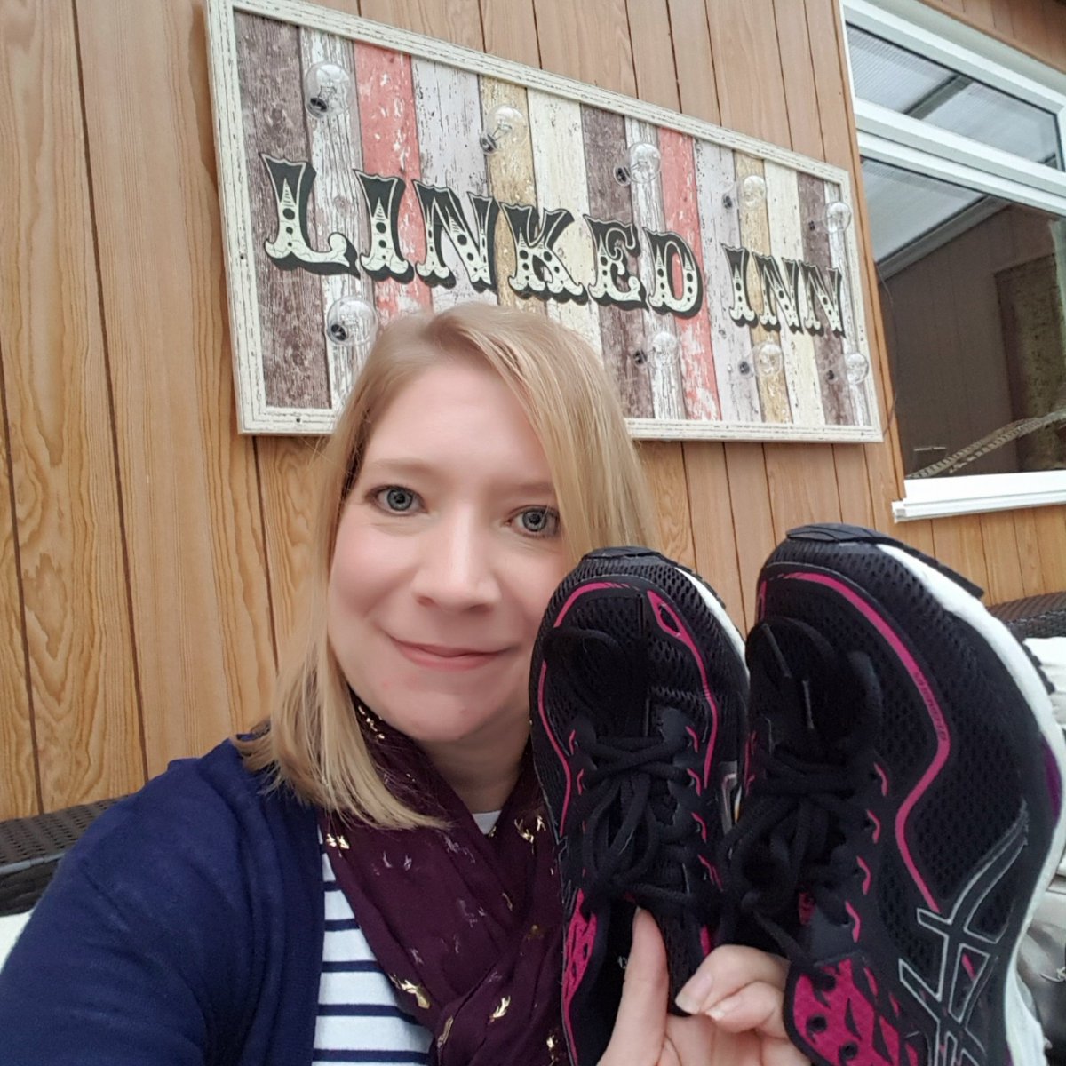 MyMLMarathon's tweet photo. My #MondayMotivation! Physio says I can start running again π #running @LondonMarathon for @AHTinthecity #thisisforearl πΆβ€ https://t.co/c1LNnHneRH