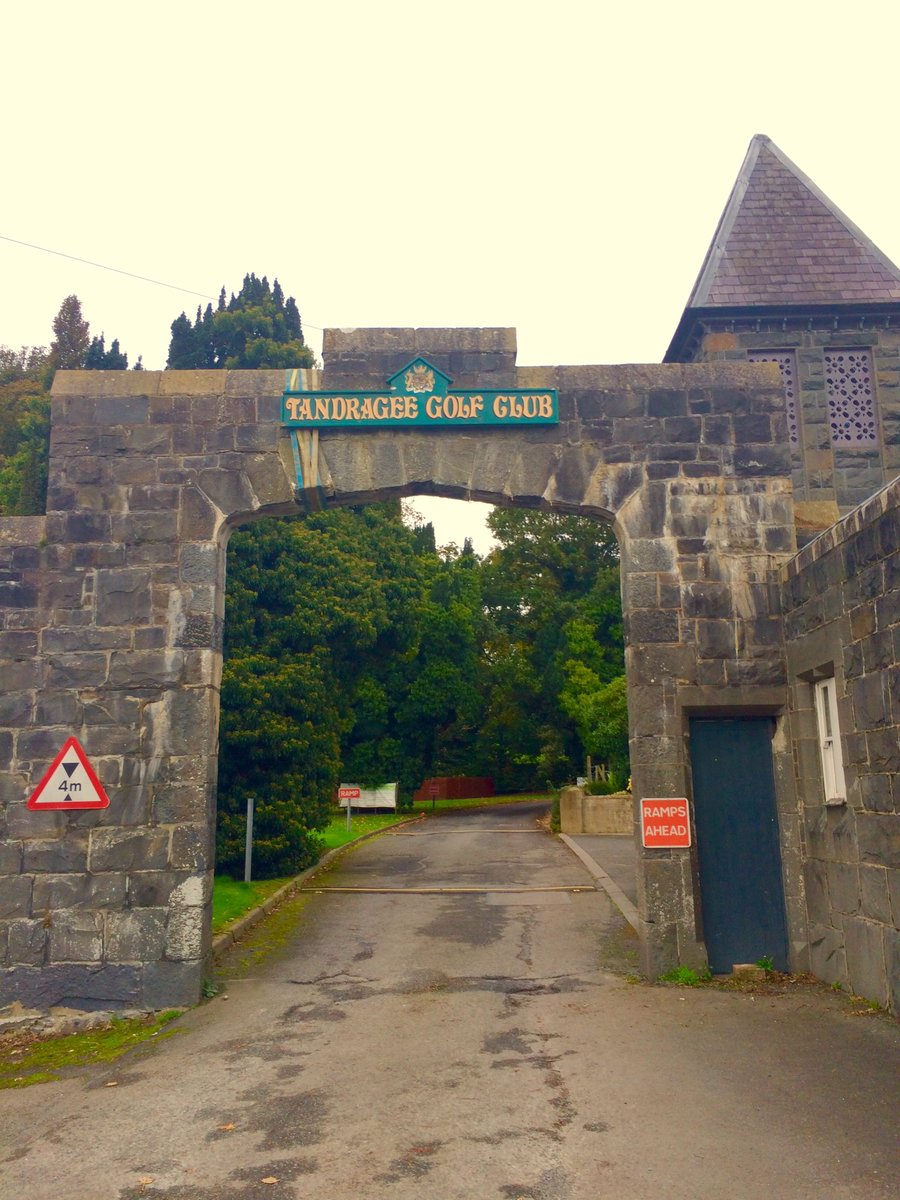 birdietimeapp's tweet photo. As entrances go .. #birdietime on tour #openforplay almost always #motivatedmonday #Day1 #crackingstart #lessons https://t.co/5nqqIRZ9Om