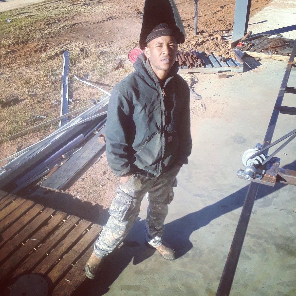 _lowkeyquan_'s tweet photo. Been getting to the paper , Chillax &amp; do the same gah damn ✌🏽✌🏽 https://t.co/W6PI40fwjq