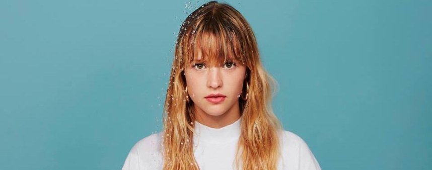 TranchesdeSon's tweet photo. Clip du jour : le 1er single malicieux et groovy d'Angèle, "La loi de Murphy" https://t.co/zfryRxWmaK #hotnewstuff #starenpuissance https://t.co/3MyMSZtFiV