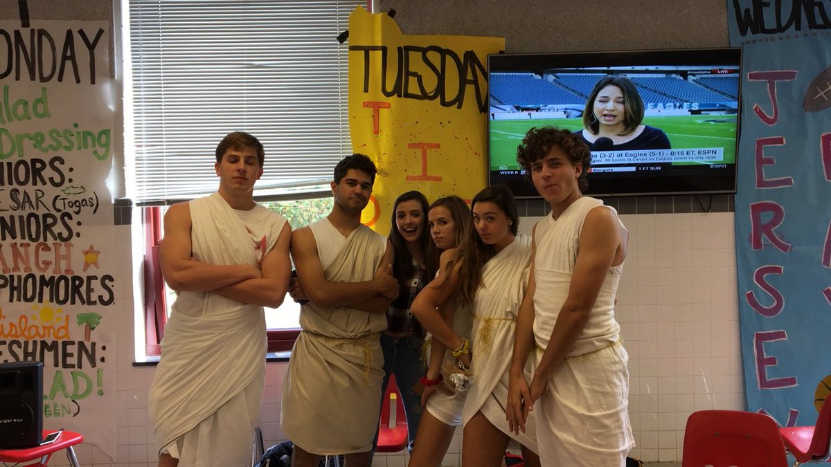McLeanHoco2017's tweet photo. SPIRIT WEEK: DAY 1 https://t.co/278KuIbcZV