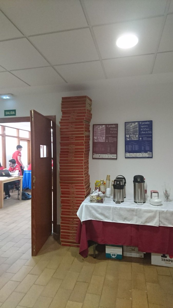 daiesicr's tweet photo. ¡Vaya aglomeración de pizza!
¿Habremos superado este año al pasado en cantidad? 🍕 #HackatonESI #Talentum https://t.co/5SQ9TTeADy