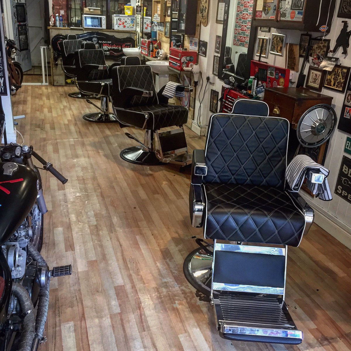 cutthroat_club's tweet photo. Spent the morning putting in new chairs #beertimenow https://t.co/kfPlynQ1NQ