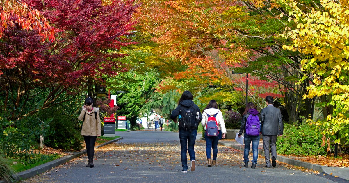 Such a beautiful day on campus, hope you guys have a happy Monday! 
#SeattleU #FallColors