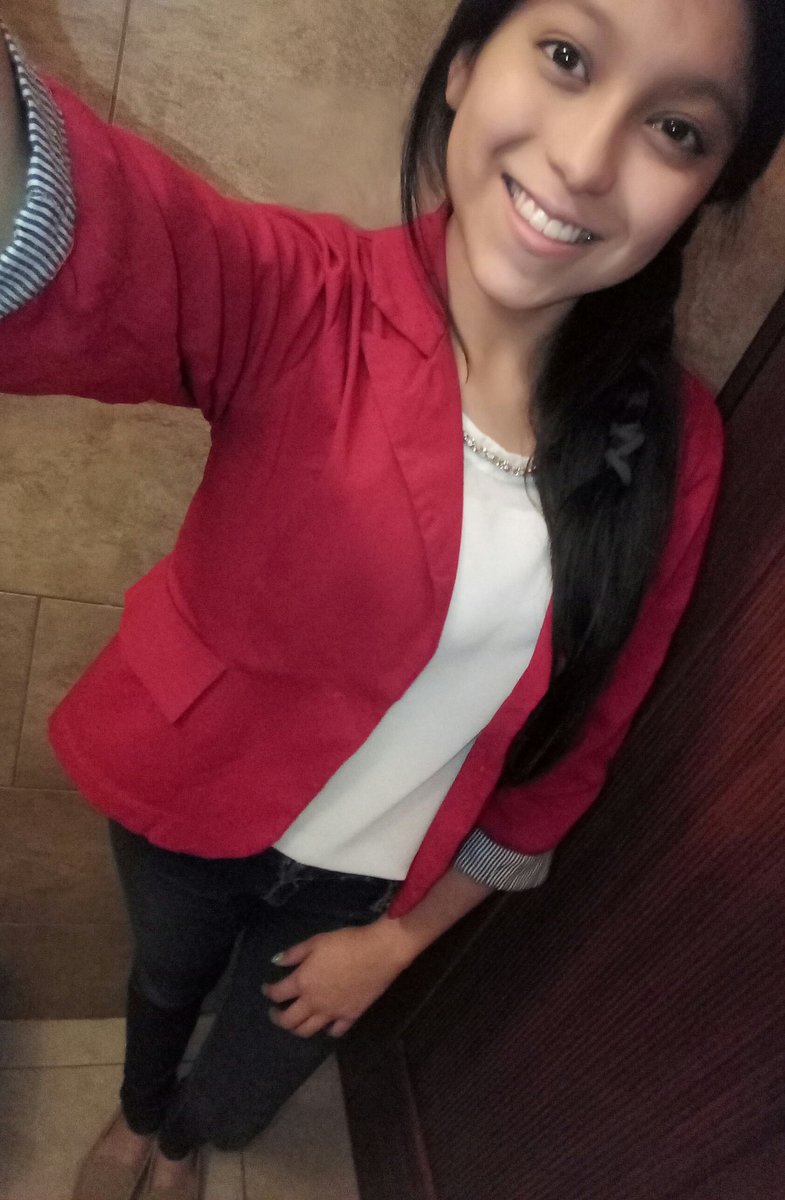 Ruth_Villatoro's tweet photo. #prepracticas buen lunes #smile https://t.co/JZTUpPgTCU