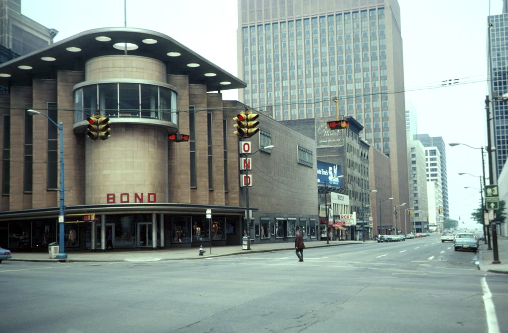 LauraDeMarcoCle's tweet photo. A favorite photo from 'Lost Cleveland,' Bond store, 1978, the year the Art Deco masterpiece on Euclid torn down. https://t.co/xrN8XRNBnd