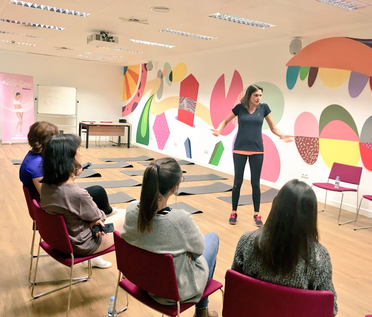 Clarel_Esp's tweet photo. Empieza la masterclass de ejercicios #hipopresivos con nuestras embajadoras @Beviresmoda @Mi_Cuaderno @MartaBespi #28intimo #Clarelcotigo https://t.co/PBTnJngvmR