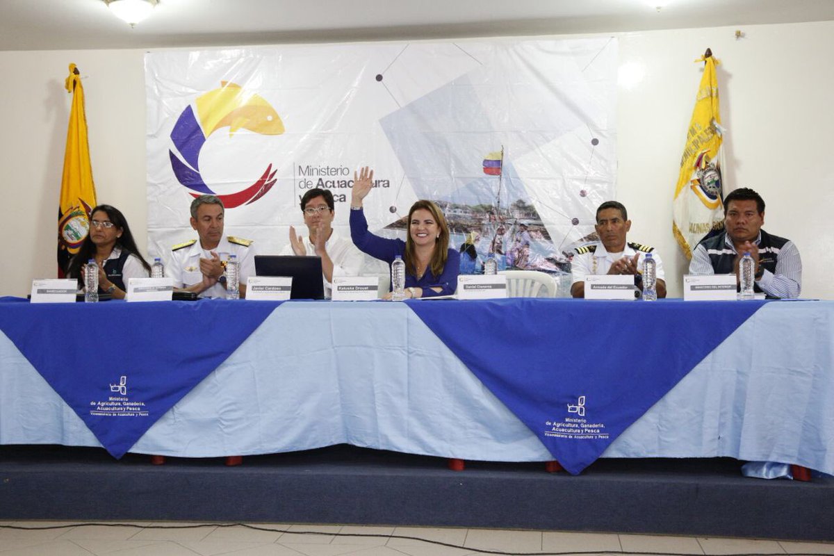 Inicia socialización de #LeyDePesca con sector pesquero artesanal de #SantaElena con la presencia de ministra <a href="/KatuskaDrouetEc/">Katuska Drouet</a>