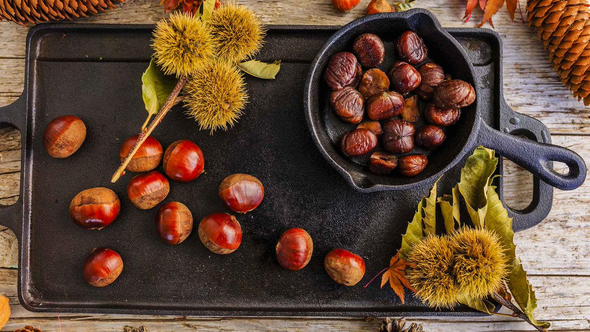 Tempo di castagne su #LakeComo! Vivi il tuo #AutumninLombardia, vai a castagne e prepara delle caldarroste da gustare con i tuoi cari!