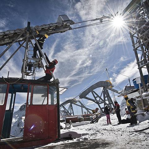 CableCar_Merida's tweet photo. #OrgValues #Constancy. Never surrendering to difficulty, is the path that we have set all workers in @Mukumbari the new #CableCar system https://t.co/hC1KDCpl0P